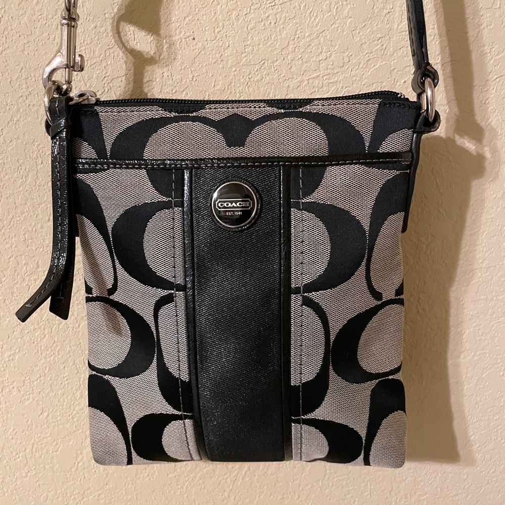 COACH Signature Classic Crossbody Swing Bag